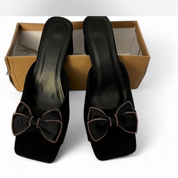 Elegant Black Heeled Sandals with Bow - Picture 1 of 5